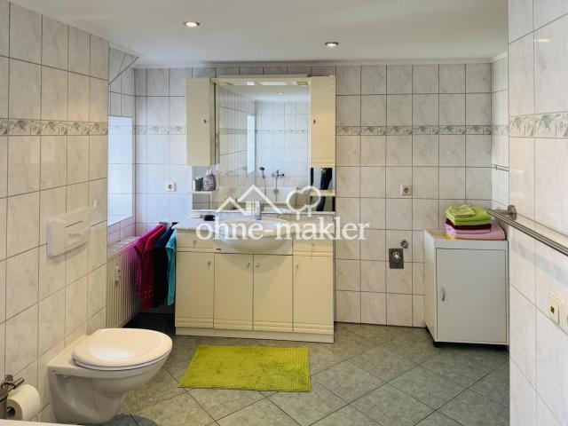 DG Bad mit Toilette,Waschtisch