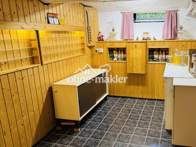 gemütliche Sitzecke im Keller