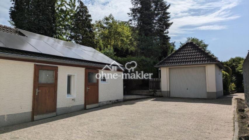 Innenhof mit Stellplätzen
