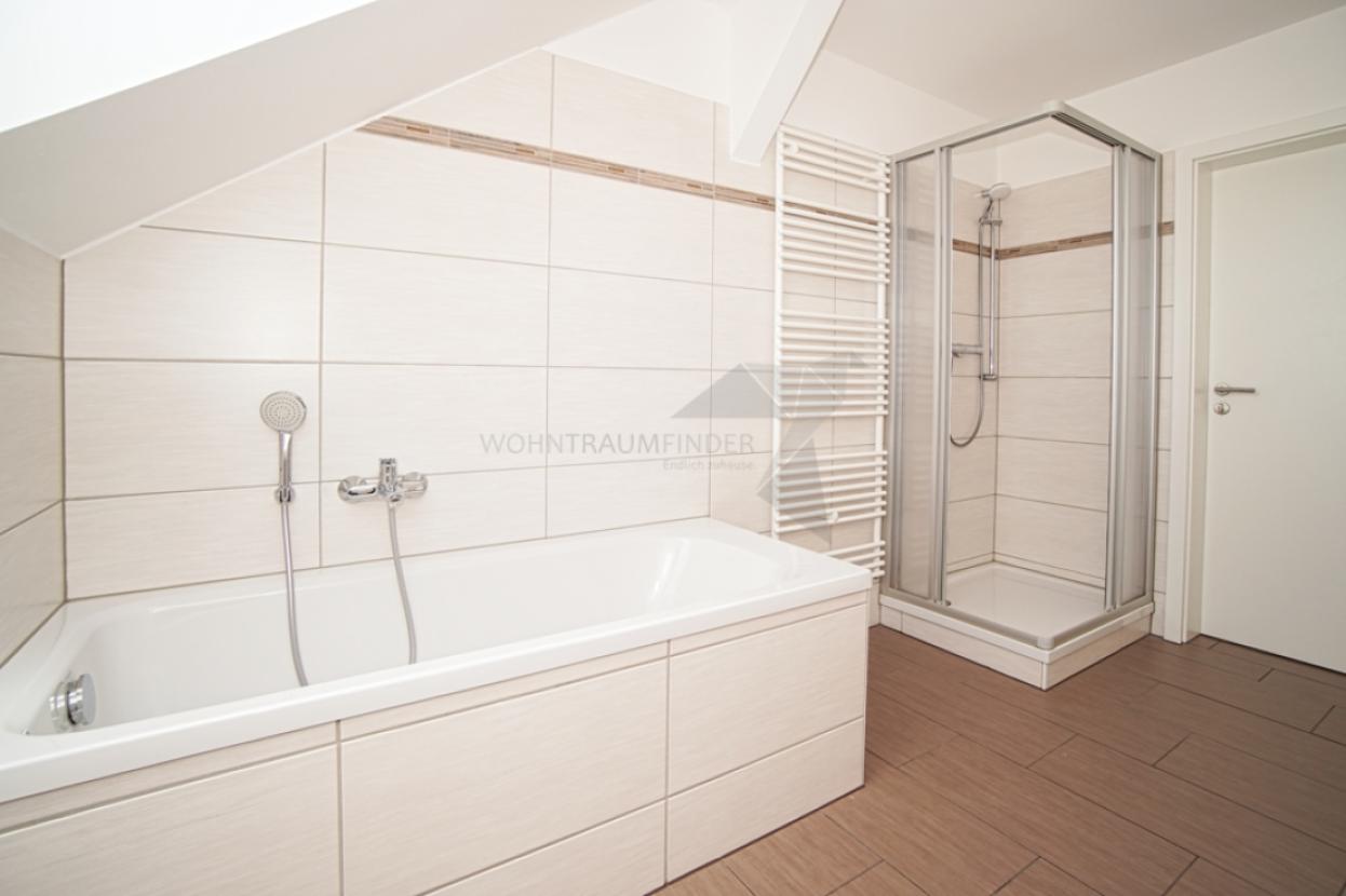 Detail Dusche und Wanne