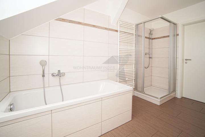 Detail Dusche und Wanne