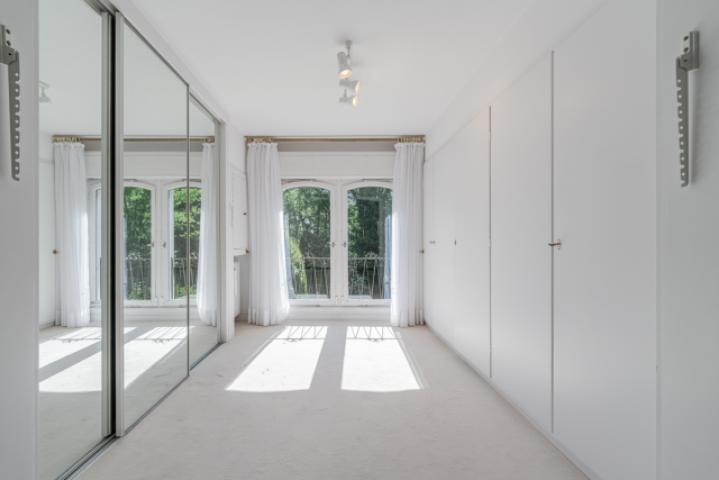 Ankleidebereich mit Blick in den Garten