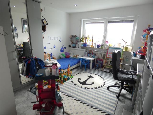 Helles Kinderzimmer