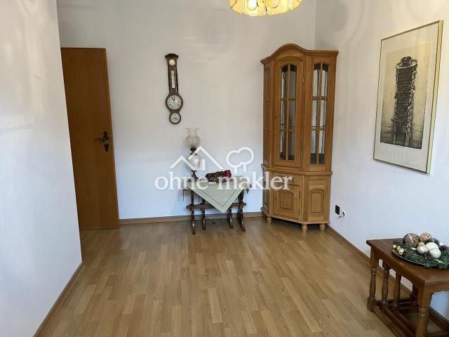 Schlafzimmer zur Strasse