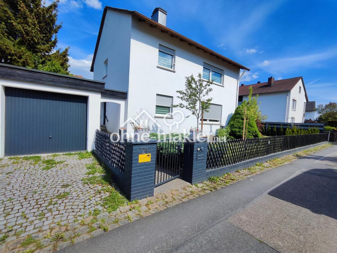 Eingangsseite mit Garage