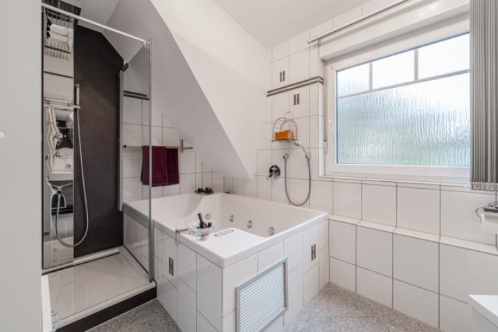 Weitere Ansicht Badezimmer 1. Obergeschoss