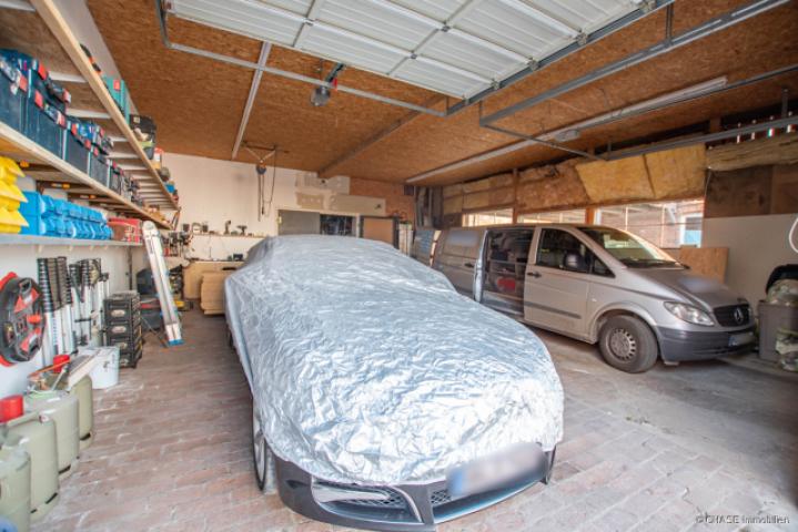 Großflächige Garage Scheunengebäude