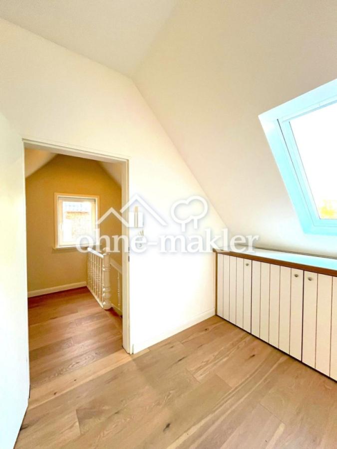 Diele OG mit Blick zur Treppe