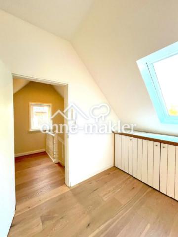 Diele OG mit Blick zur Treppe