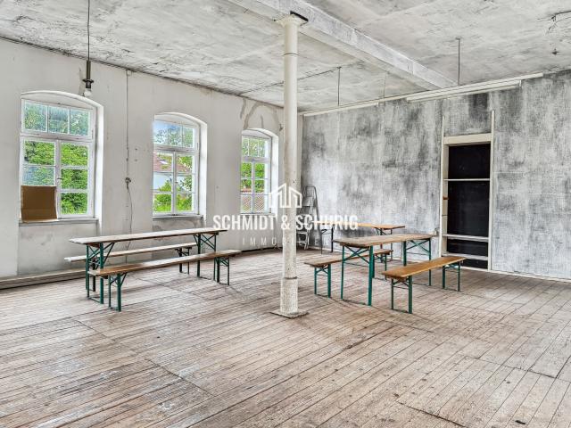 Hinterhaus / Raum