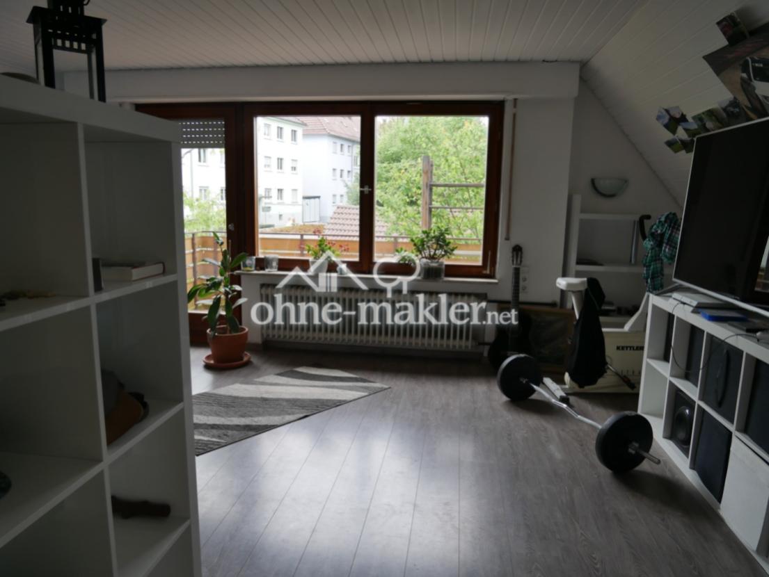 Schlafzimmer m Balkon