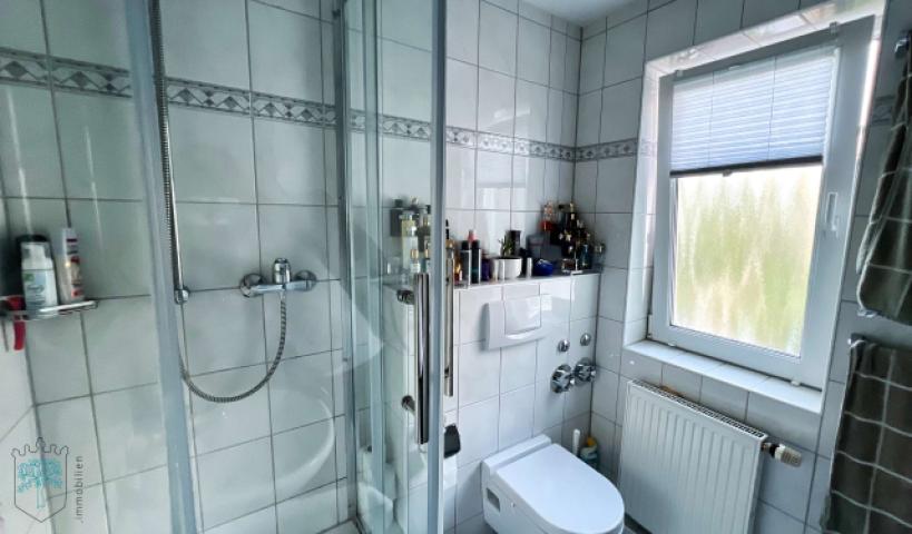 Gäste-WC mit Dusche