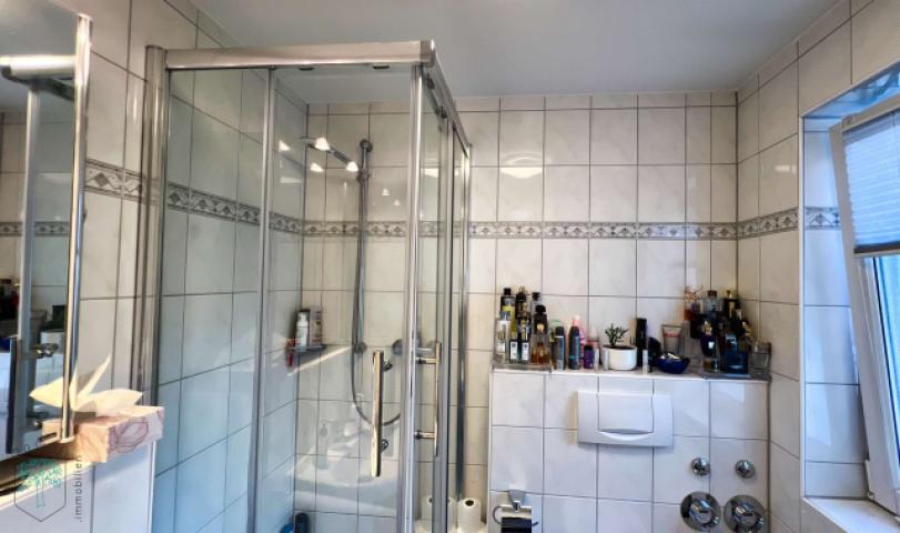 Gäste-WC mit Dusche