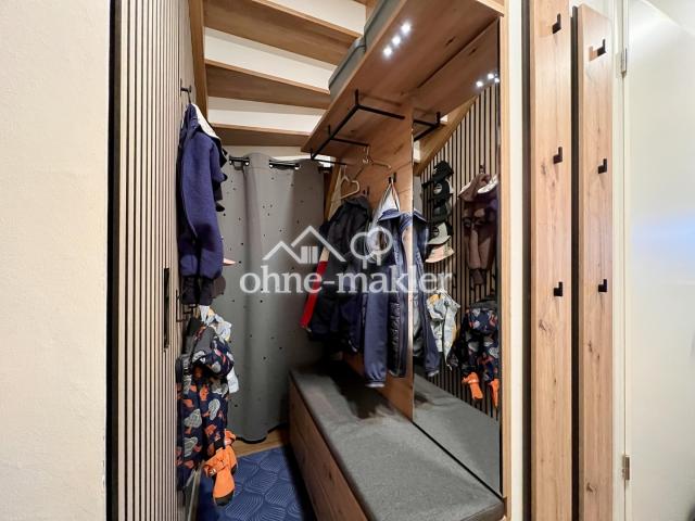 Garderobe EG