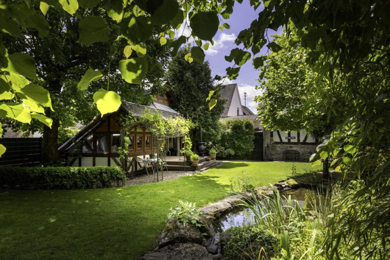 Wundervoller Garten mit Teich