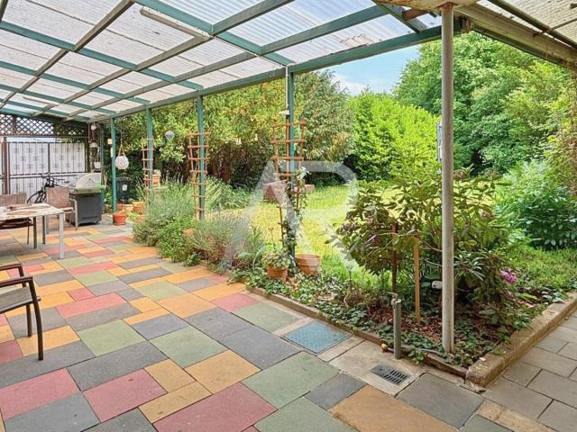 Hauptterrasse & Garten