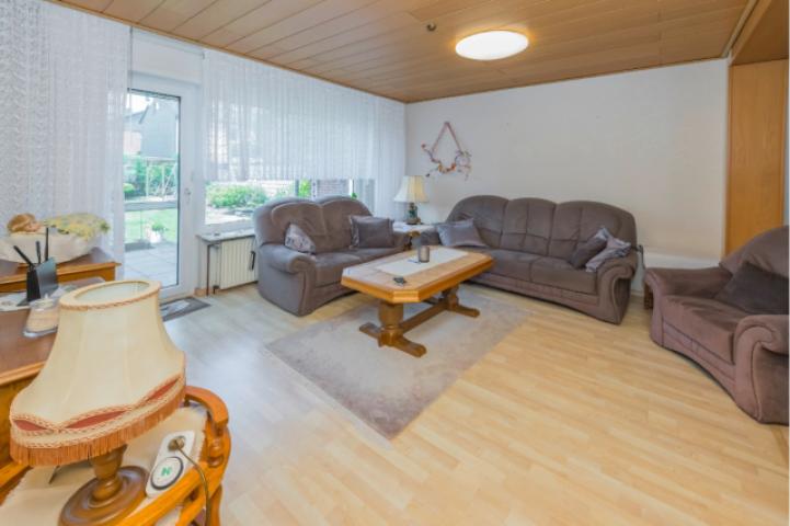 Wohnzimmer mit Terrassen Zugang