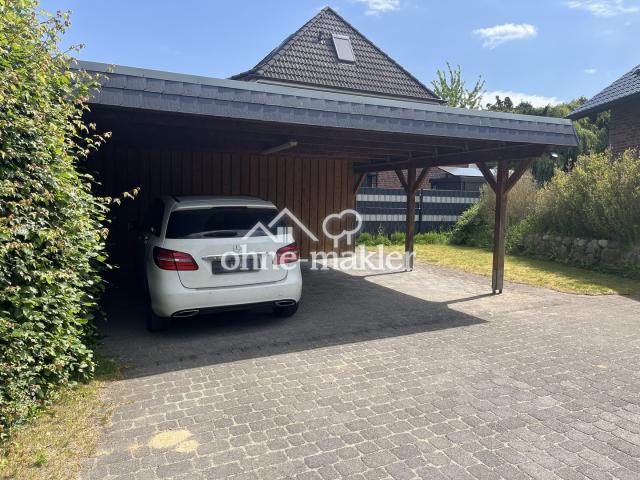 Carport vor dem Haus