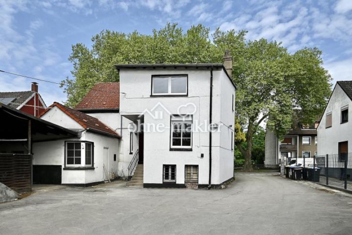 Dreifamilienhaus hinten
