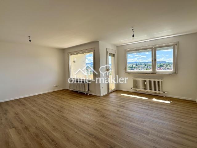 01_Wohnzimmer von Türe aus