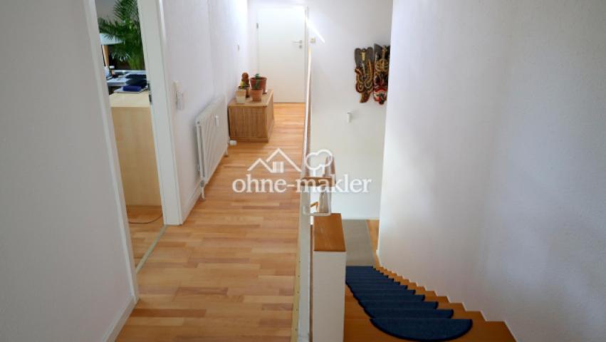 Treppe und Galerie oben