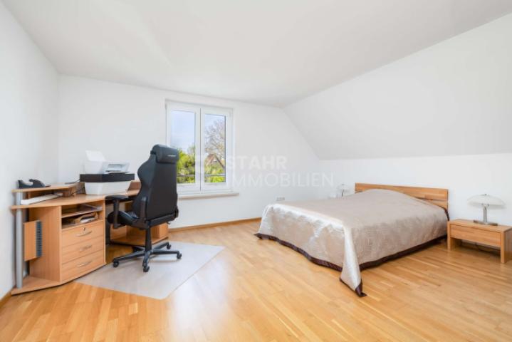 Schlafzimmer OG