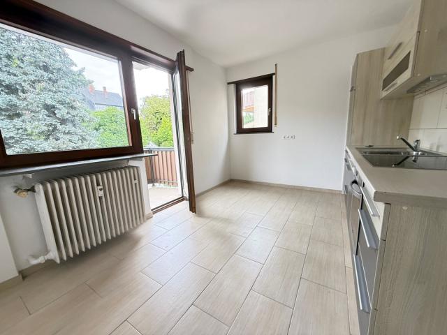 Küche mit Zugang Balkon (1)