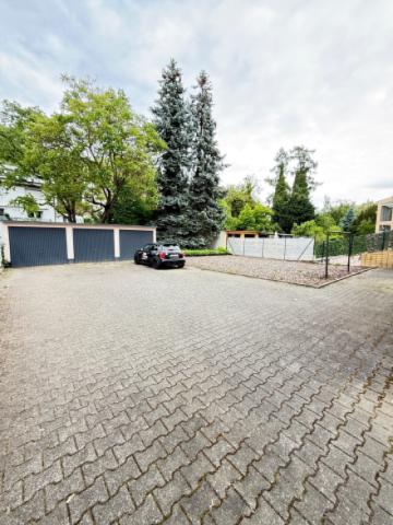 Garage (ganz rechts)