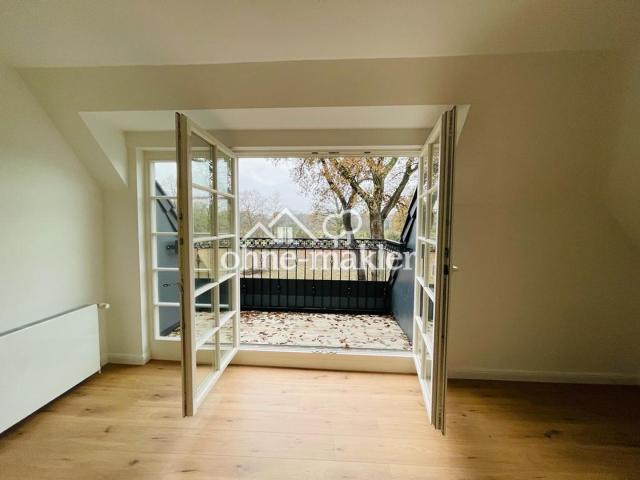 Balkon (Wohn- und Essbereich)