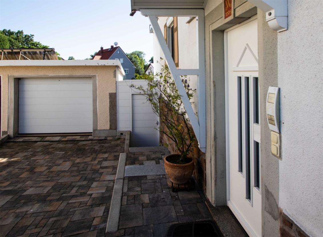 Garage-Hofdurchgang-Haustür