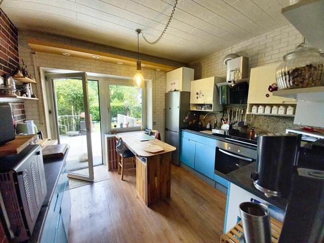 Küche mit Terrassenausgang WE EG