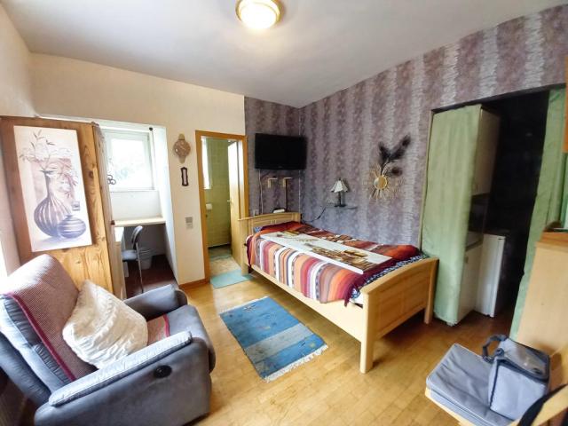 Wohn- und Schlafzimmer mit Abstellraum Apartment EG