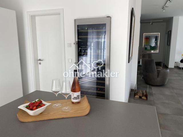 Küche mit Weinschrank