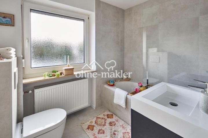 Helles Badezimmer