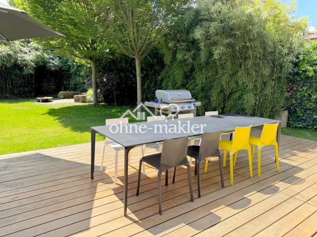Terrasse mit 3m Außentisch