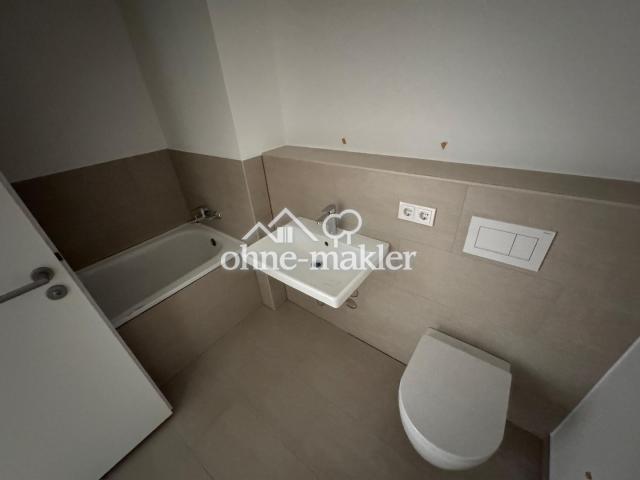 Bad 1 mit Badewanne
