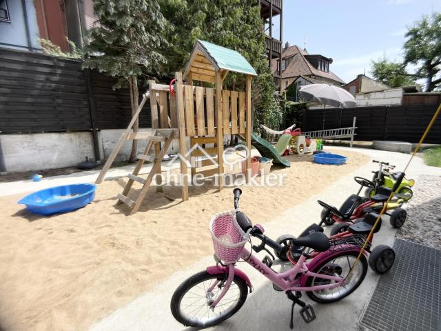 Spielplatz auf dem Grundstück
