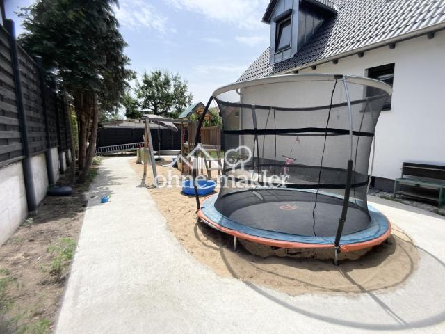 Spielplatz auf dem Grundstück