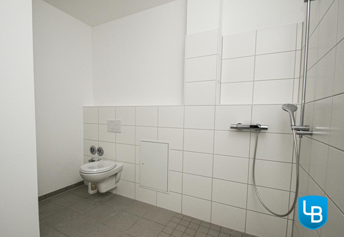 ..mit bodentiefer Dusche