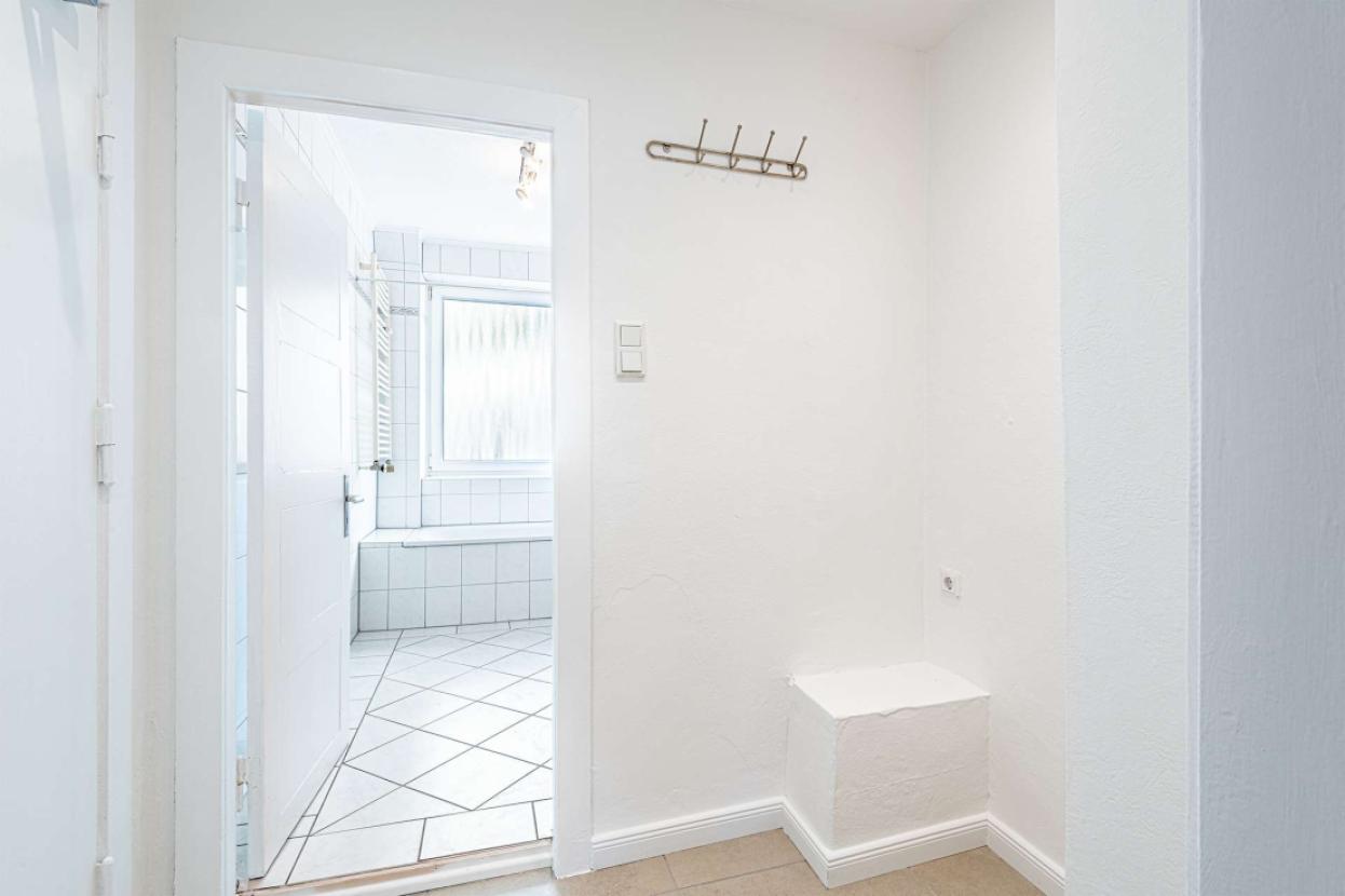 Eingangsflur Blick Badezimmer