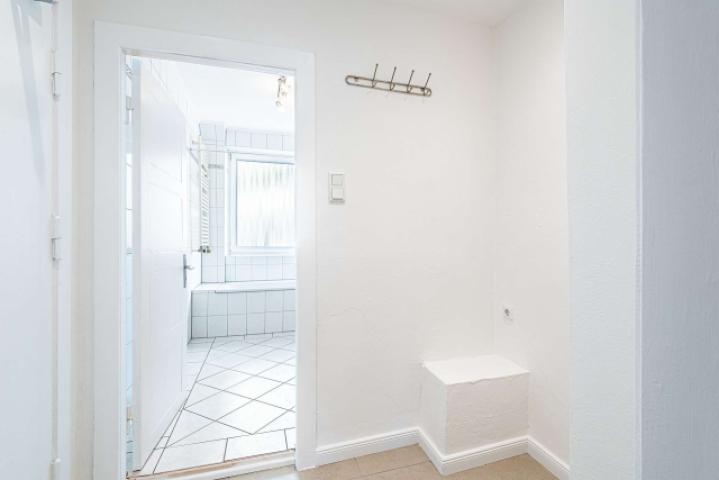 Eingangsflur Blick Badezimmer