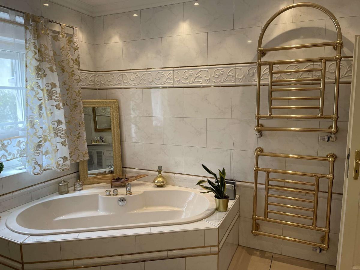 WRS Immobilien - Bad - Eckbadewanne