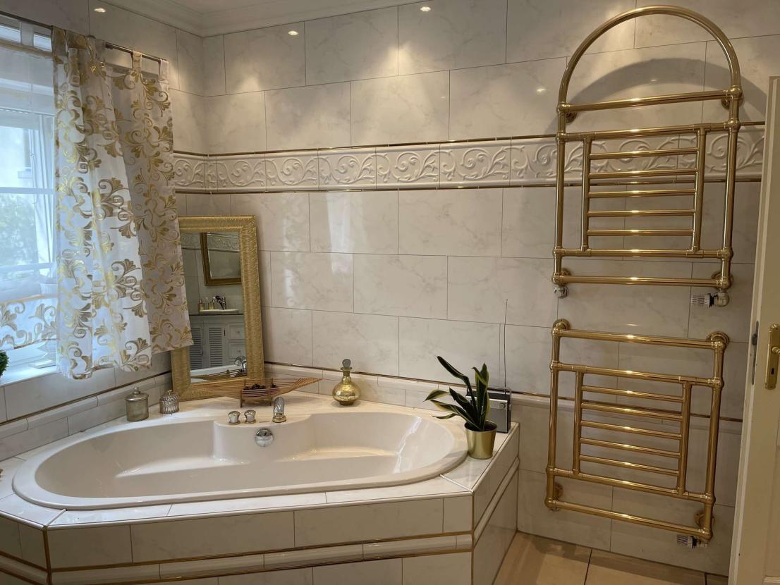 WRS Immobilien - Bad - Eckbadewanne