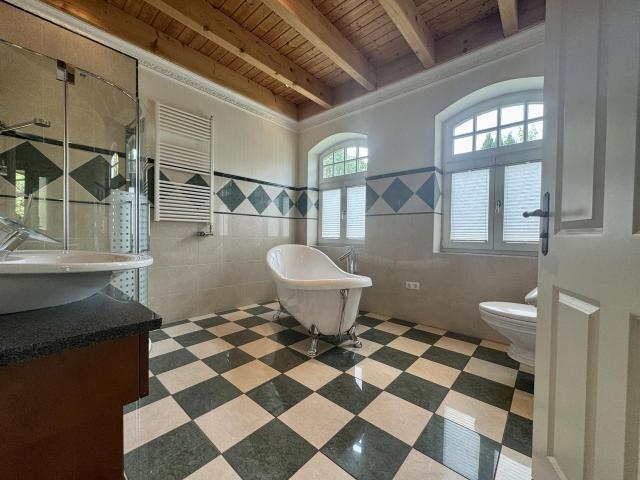 *Badezimmer Erdgeschoss