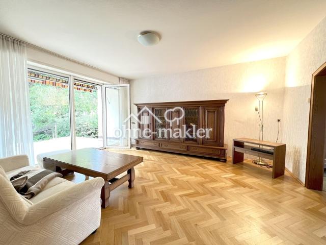 Wohnzimmer mit Zugang Terrasse