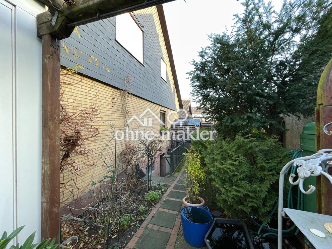 Zugang Strasse via Garten