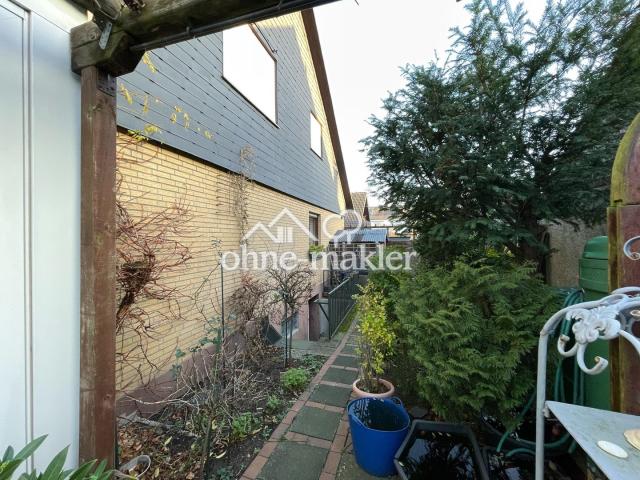 Zugang Strasse via Garten