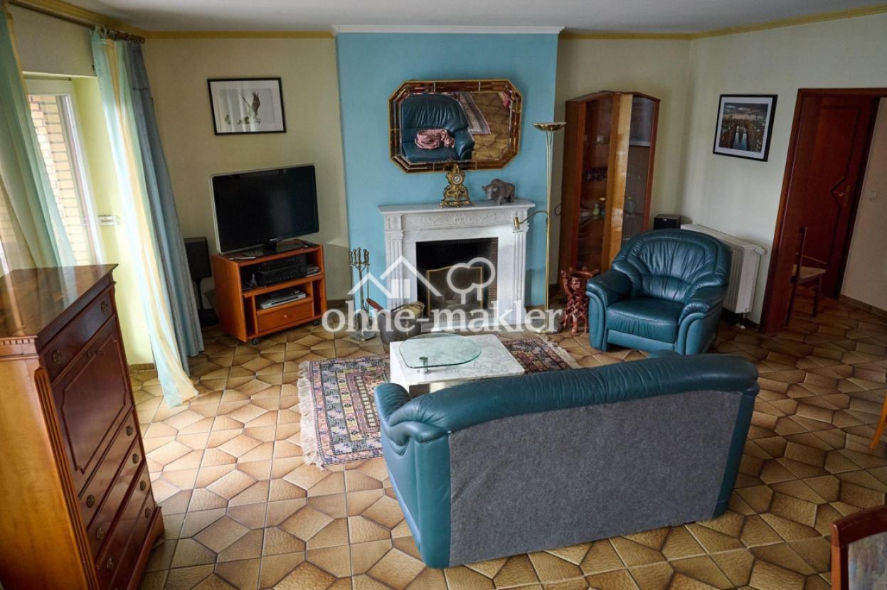 Wohnzimmer mit Kamin