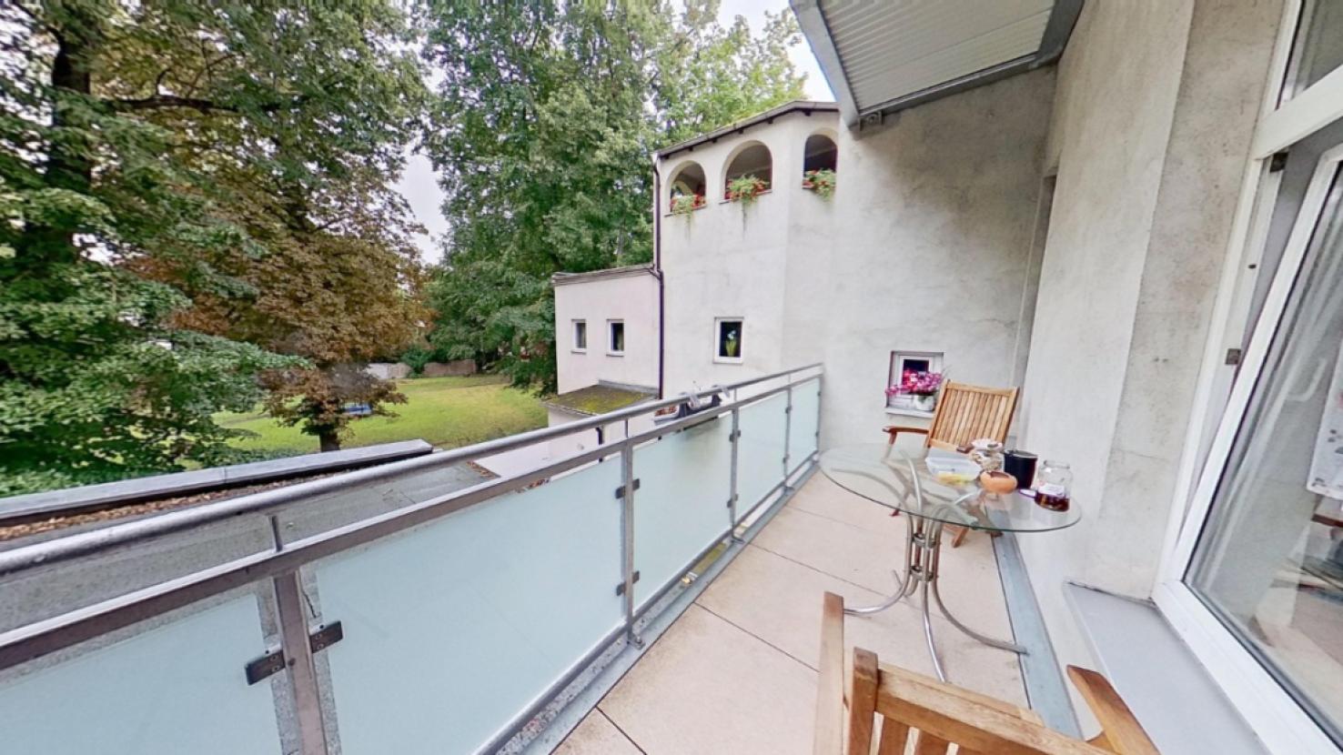 Balkon mit Sicht zum Park