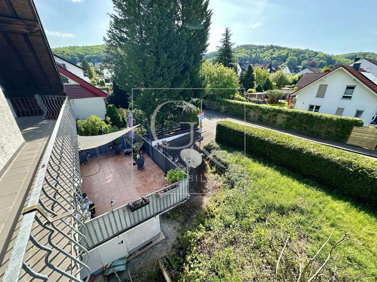 Terrasse EG und Vorgarten 